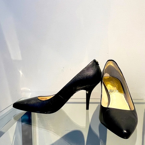 MICHAEL KORS black leather stiletto. Size 7. Like new - Picture 1 of 4